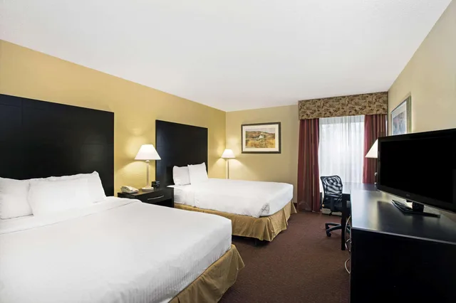 غرفة بسريرين كوين، La Quinta Inn Suites Salina 2/2