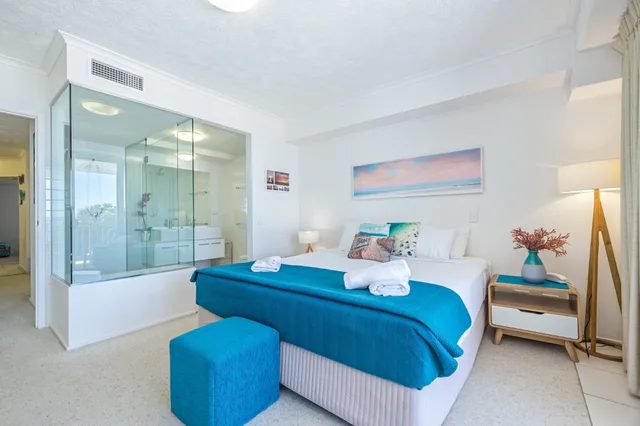 2 Bedrooms, Spa, Penthouse, Queen and Twin Beds, Beach Front، ON THE BEACH RESORT BRIBIE ISLAND 2/2