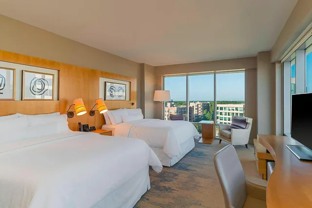 Guest Room, Premium, 2 King Beds, 2 Queen Beds, Waterway View, Large، THE WESTIN AT THE WOODLANDS 1/4