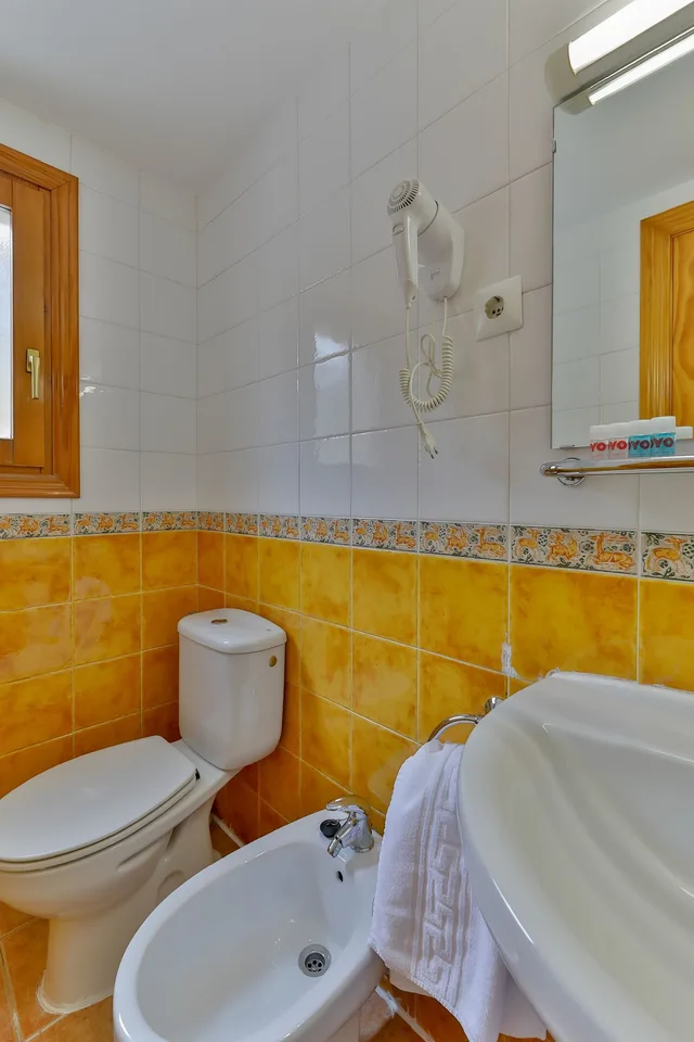 غرفة عائلية بسرير مزدوج مع أريكة، Hostal Rio Ara Bellosta 7/8