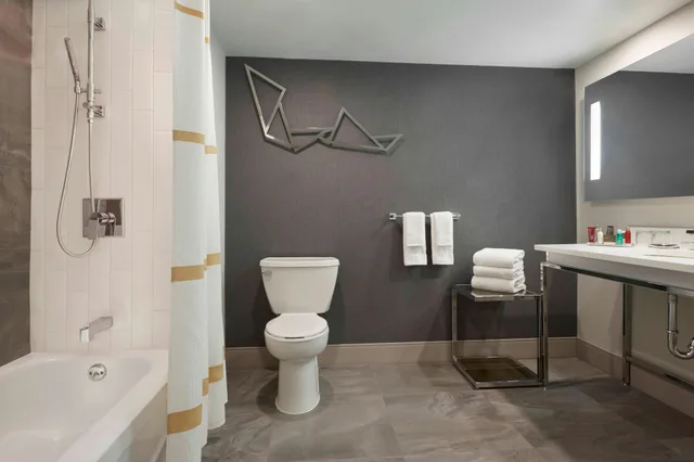 غرفة، Toronto Marriott City Centre Ex Renaissance Toronto Hotel 2/4
