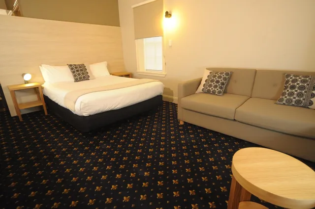 جناح جونيور عائلي، Sovereign Hill Hotel 4/10