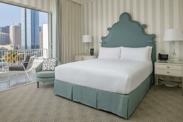 غرفة بريميير بسرير كينج بشرفة، The Beverly Hilton 6/10