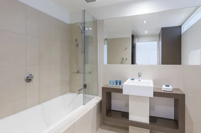 شقة بسرير كينج بإطلالة على البحر بغرفة نوم واحدة مع أريكة، Wyndham Resort Torquay 2/5