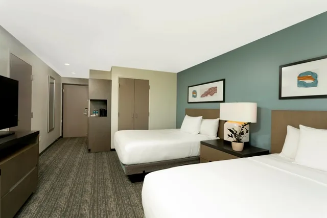 Room, 2 Queen Beds, Bay View, Den، Hyatt House San Juan 10/11