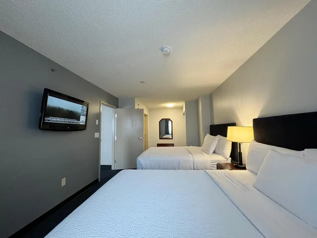 جناح عائلي، Divya Sutra Plaza and Conference Centre Calgary Airport 1/10