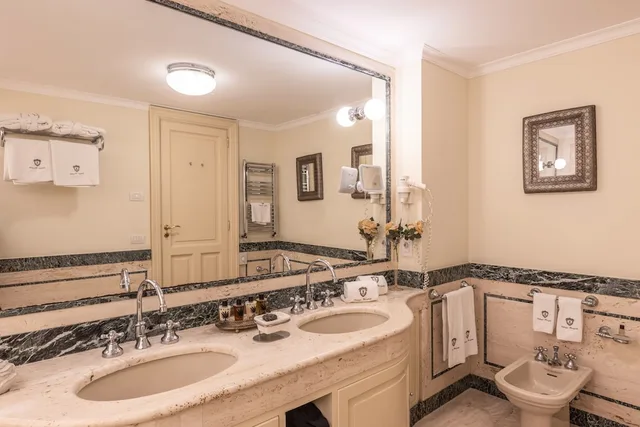 Junior Suite, Double and Twin Beds, French Balcony، Palazzo Marziale 10/10