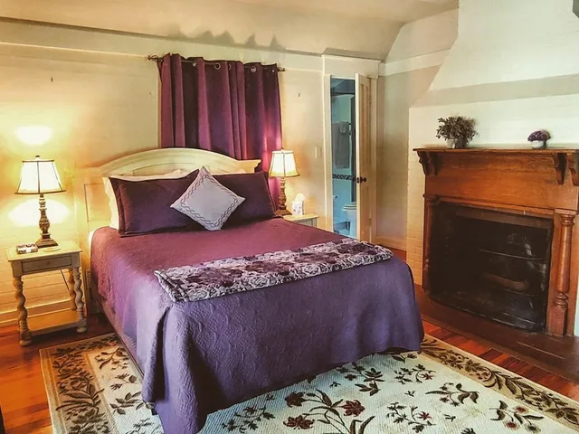 جناح بسرير كوين بحمام خاص، Dolan House B&B 2/6