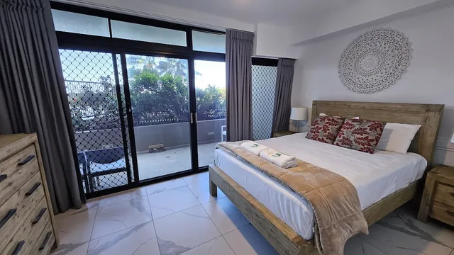 2 Bedrooms, Queen and Twin Beds, Low Floor, Clubb Coolum Beach Resort 1/3