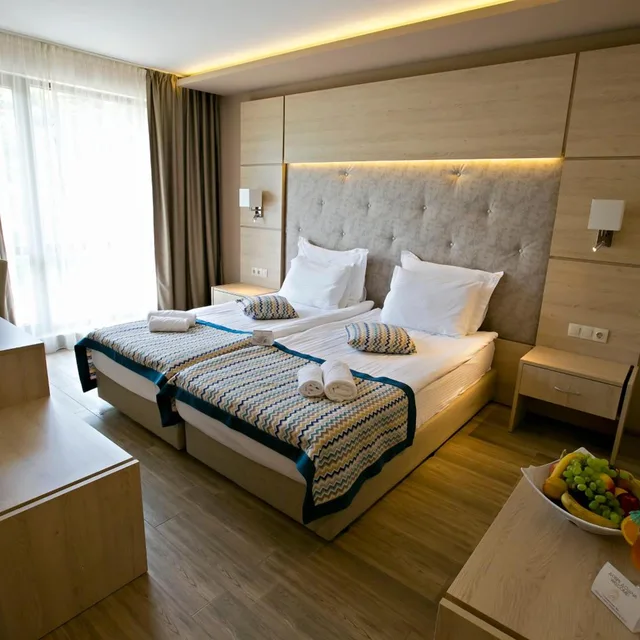 Deluxe, Double Bed, Side Sea View, Balcony، Royal Grand Hotel & Spa 4/7