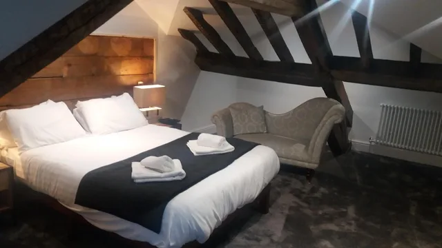 Deluxe, Suite, Wortley Hall 5/10
