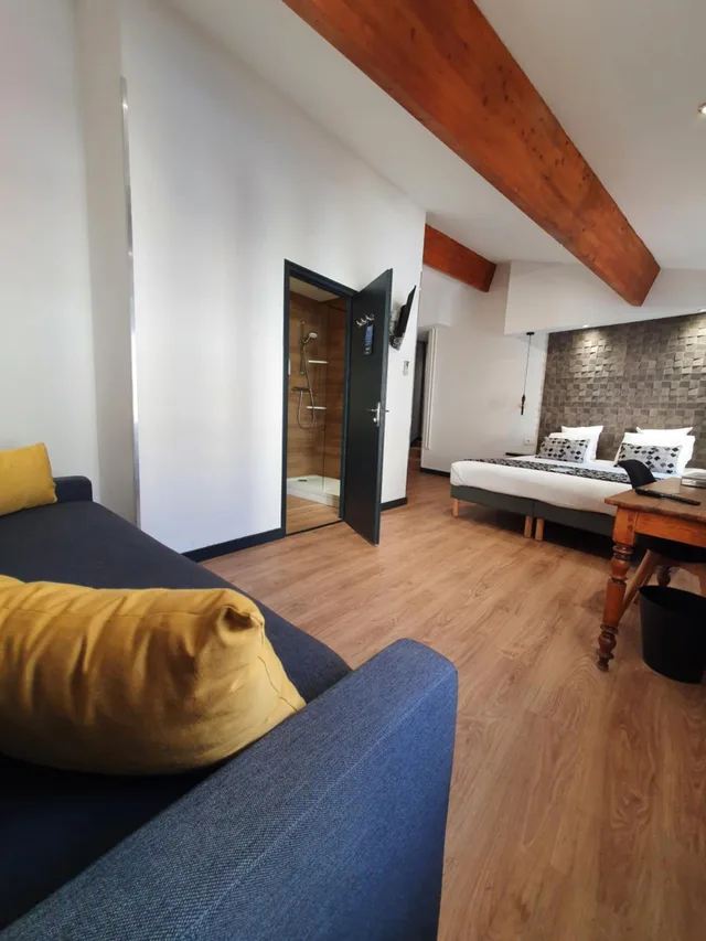 غرفة رباعية بسرير مزدوج وسريرين منفصلين، KYRIAD CHALON SUR SAONE CENTRE 10/10