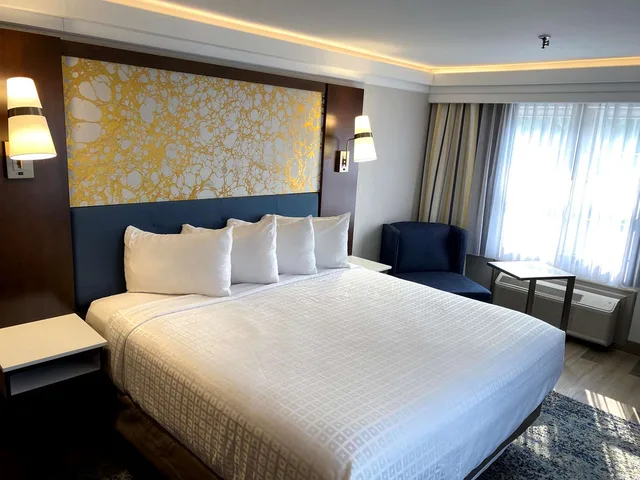 Room, King Bed, The Westfield Inn, BW Signature Collection 3/9