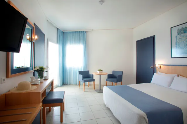 Room, Double Bed, Lateral Side Sea View، Atlantica Ocean Beach Resort 2/4