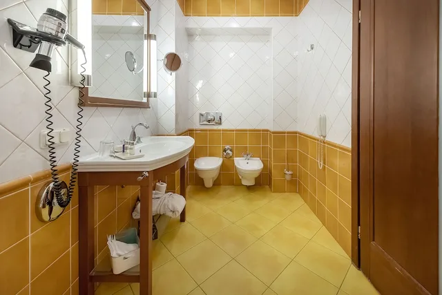 جناح جونيور بسرير كوين، Grotthuss Hotel 4/4