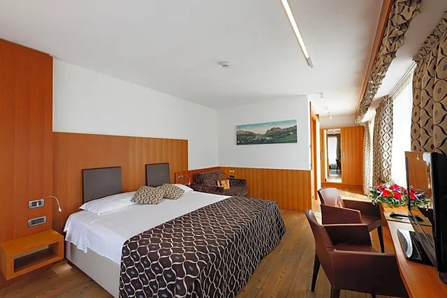 Superior, Double or Twin Bed, Hotel Alaska Cortina 2/2