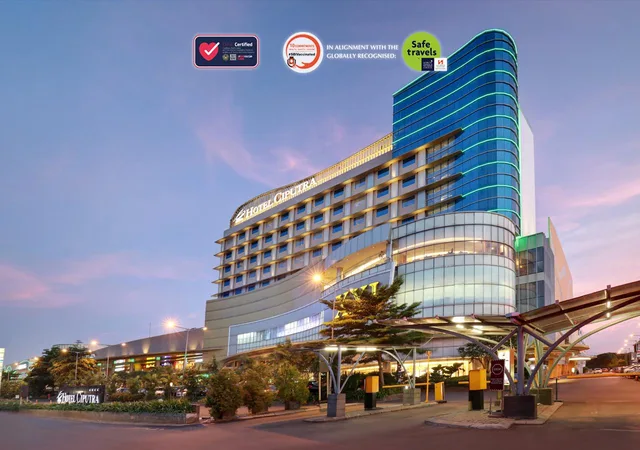 غرفة تنفيذية بسرير كوين، Hotel Ciputra Cibubur managed by Swiss-Belhotel International 1/2
