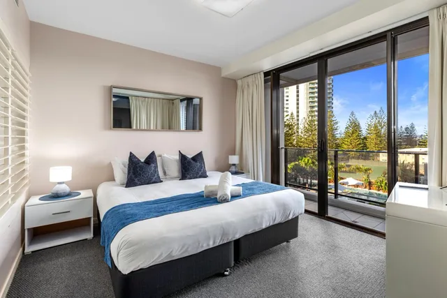 شقة بسرير كوين وسرير مزدوج بإطلالة على الحديقة بغرفتي نوم، Ultra Broadbeach 2/8