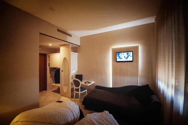 غرفة كلاسيكية بسرير مزدوج أو سريرين منفصلين مع سرير إضافي، Hotel Gran Paradiso 3/8