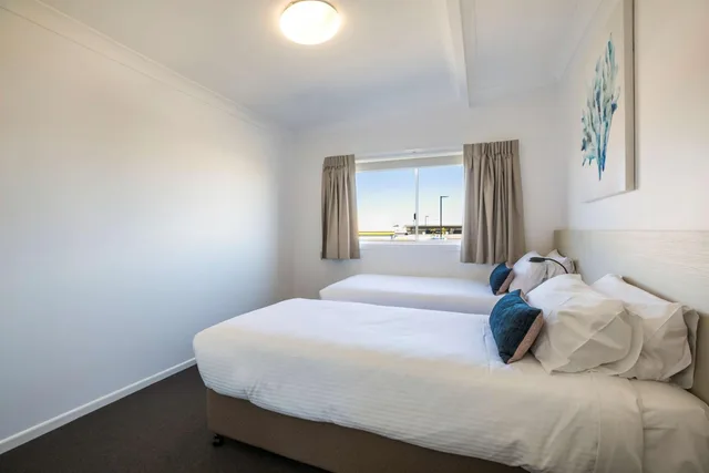 2 Bedrooms, Apartment, Nightcap at Golden Beach Tavern 1/10