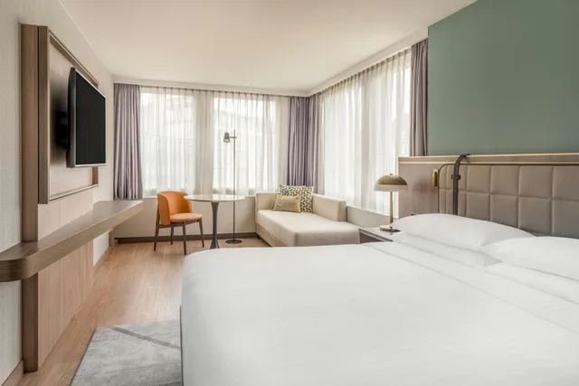 Guest Room, Superior, King Bed, Main Building, Zurich Marriott Hotel 1/10