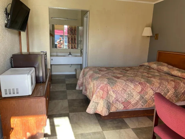 غرفة بسرير كينج لذوي الإعاقة، MAGNUSON HOTEL OPELIKA 6/6