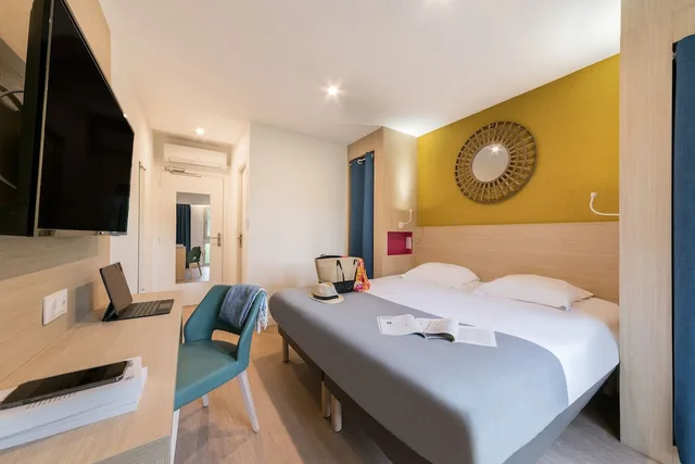 غرفة بريميوم بسرير مزدوج بغرفة نوم واحدة، Club Belambra L Isle sur la Sorgue Mousquety 1/2