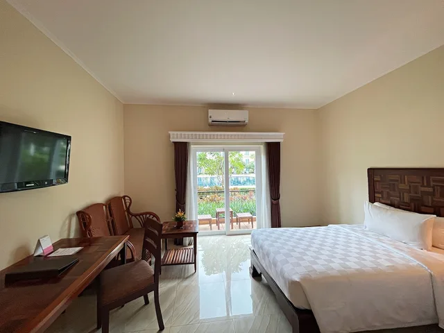 Superior, King Bed, Pool View, Sokha Palace Siem Reap Hotel 2/4