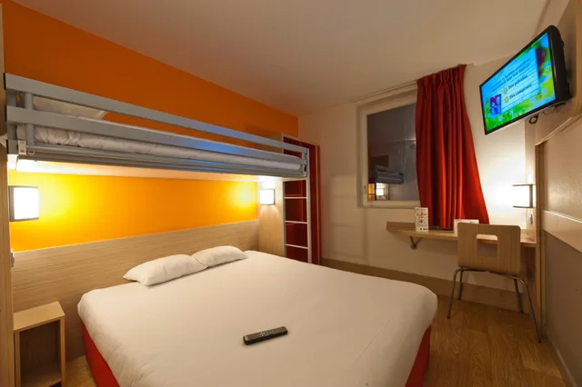 غرفة ثلاثية بسرير كوين وسرير فردي، Hotel Premiere Classe Sens Nord Saint Clement 2/7