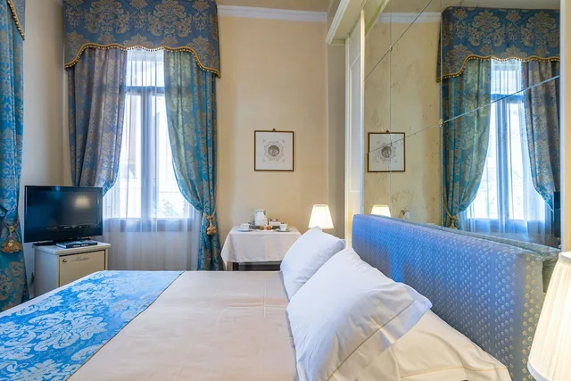 جناح جونيور، Palazzo Odoni 2/4