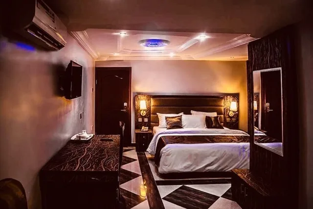 جناح تنفيذي بسرير كينج، E-Suite Hotel 2/3