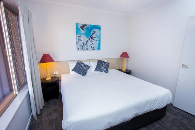 استوديو عائلي، Wilsonton Hotel 7/10