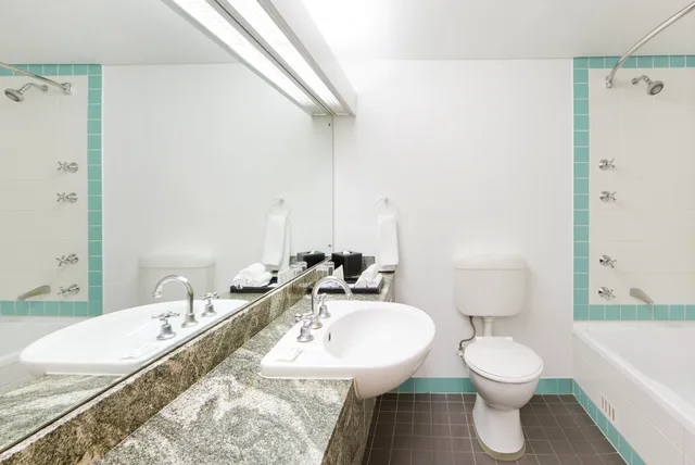 Superior, King Bed, Holiday Inn Parramatta 3/3