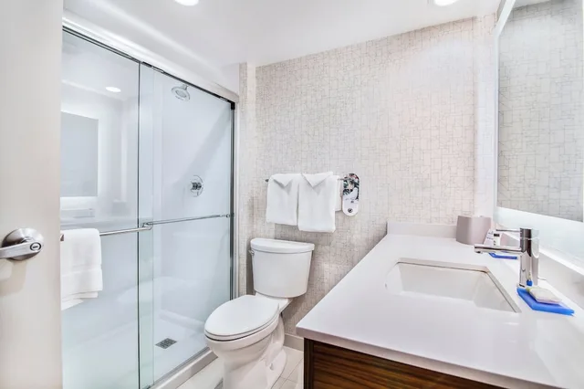 غرفة قياسية بسريرين كوين، Holiday Inn Express Suites Langley 4/4