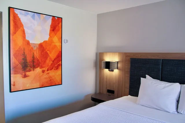 غرفة قياسية بسريرين كوين، The Cairn Hotel 2/6