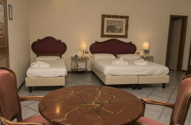 غرفة عائلية بسرير كينج وسريرين منفصلين، Goldoni 5/9