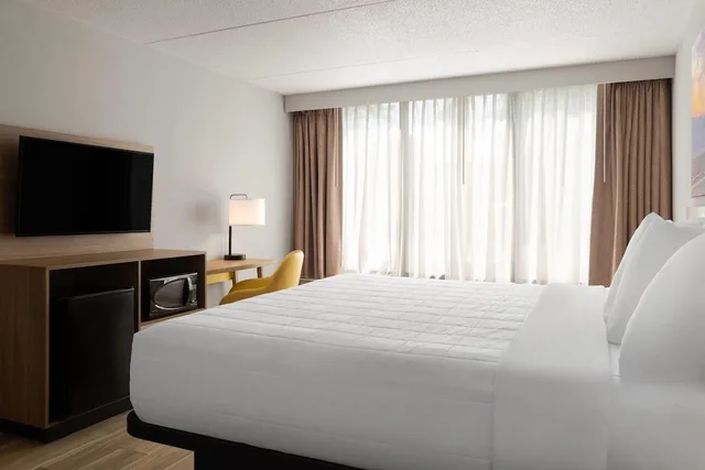 غرفة بسرير كينج، Days Hotel by Wyndham Williamsburg I-64 6/10