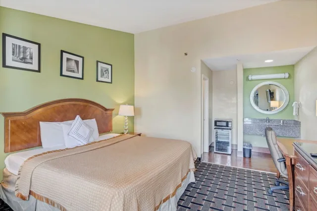 Standard, King Bed, Savannah Garden Hotel 1/1
