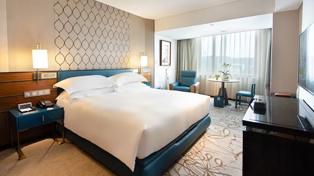 غرفة بزنس بسرير كينج بإطلالة على المدينة، Xiamen Airlines Lakeside Hotel 1/1