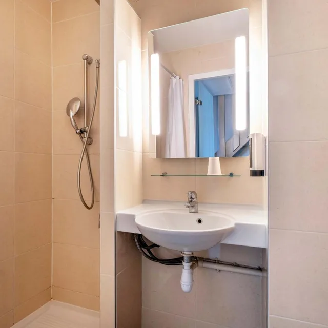 غرفة كلاسيكية رباعية، B&B Hotel La Rochelle Centre 6/10