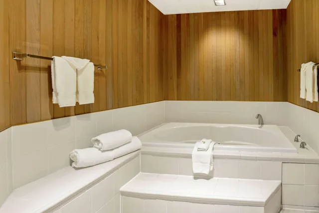 جناح بسرير كينج، La Quinta Inn Lynnwood 4/5