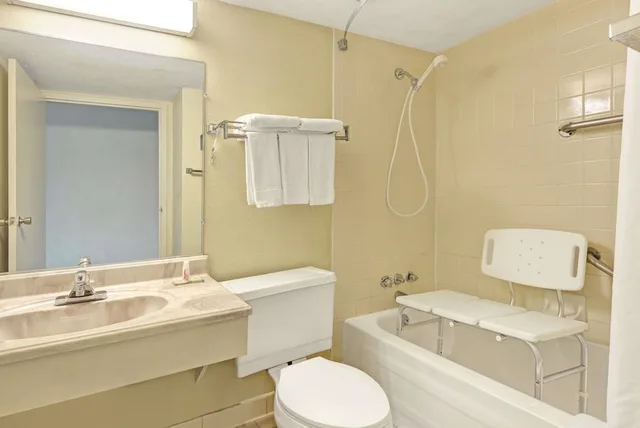 غرفة بسرير مزدوج لذوي الإعاقة، Super 8 by Wyndham Indianapolis South 6/6