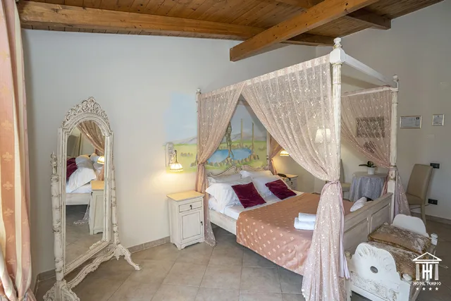 جناح جونيور، Hotel Tempio 4/4