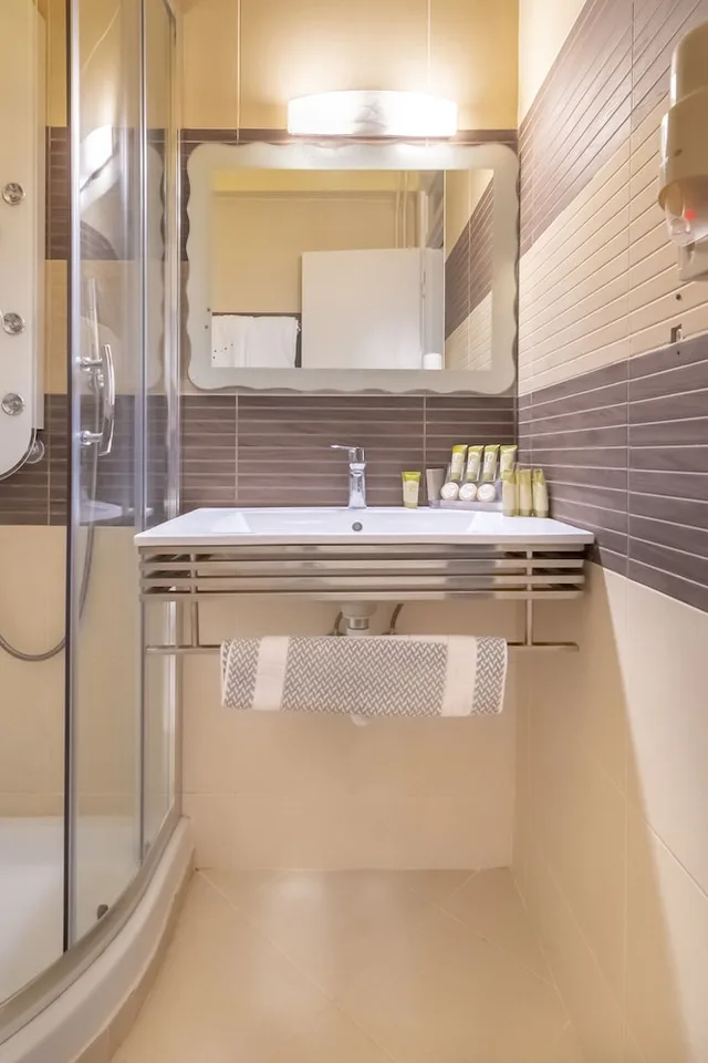 غرفة ديلوكس بسرير كوين بإطلالة على الحديقة مع أريكة، Hotel Agia Markella 6/6