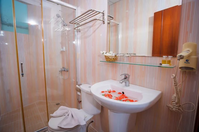 Standard, King Bed, Silver Mounts Hotel 6/7