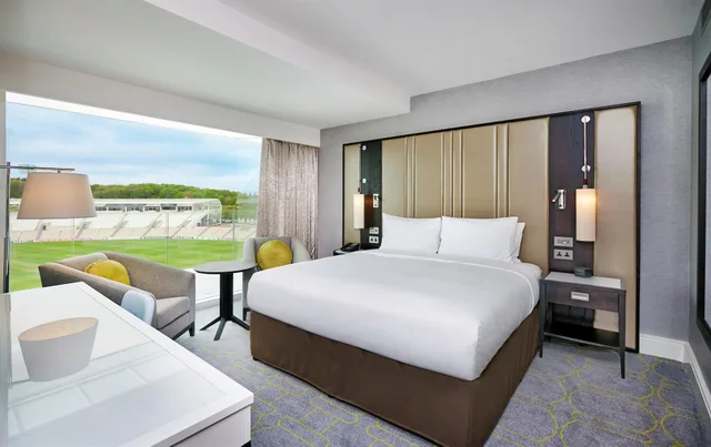 Deluxe, King Bed, Plunge View, Balcony، Hilton Southampton - Utilita Bowl 8/10
