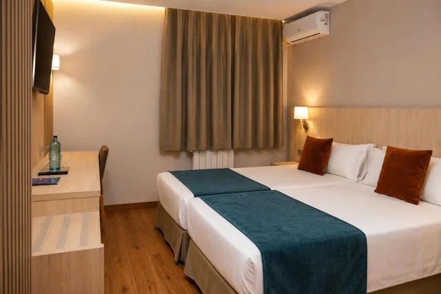 غرفة داخلية بسرير مزدوج بدون إطلالة، Hotel Best Andorra Center 4/10