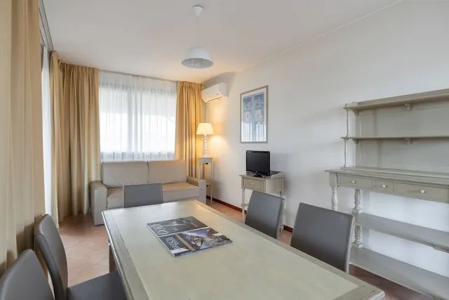 شقة بسريرين كينج بإطلالة على البحيرة بغرفتي نوم مع أريكة، Residence Il Sogno 3/5