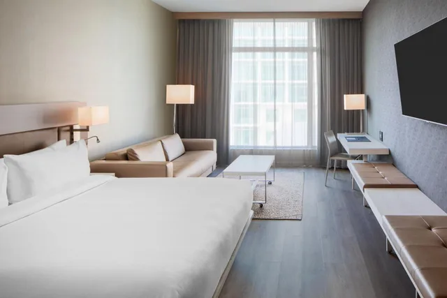 Premium, King Bed, Promenade View, Sofa, Accessible، AC Hotel by Marriott Fort Lauderdale Airport 1/10