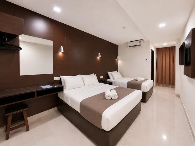 غرفة سوبيريور بسريرين منفصلين، Cathay Hotel 1/2